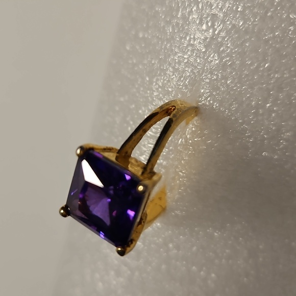 Purple Large Square Rhinestone Size 7 Goldtone Ring - Picture 2 of 6